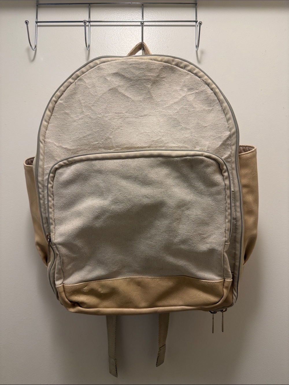 Beis “the backpack” in tan/cream